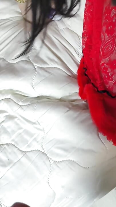 A Married Saudi Woman Gets Fucked in Her Husband's Absence on the Occasion of Valentine's Day