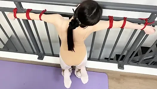Танцевальный костюм с белыми чулками, чисто наказание