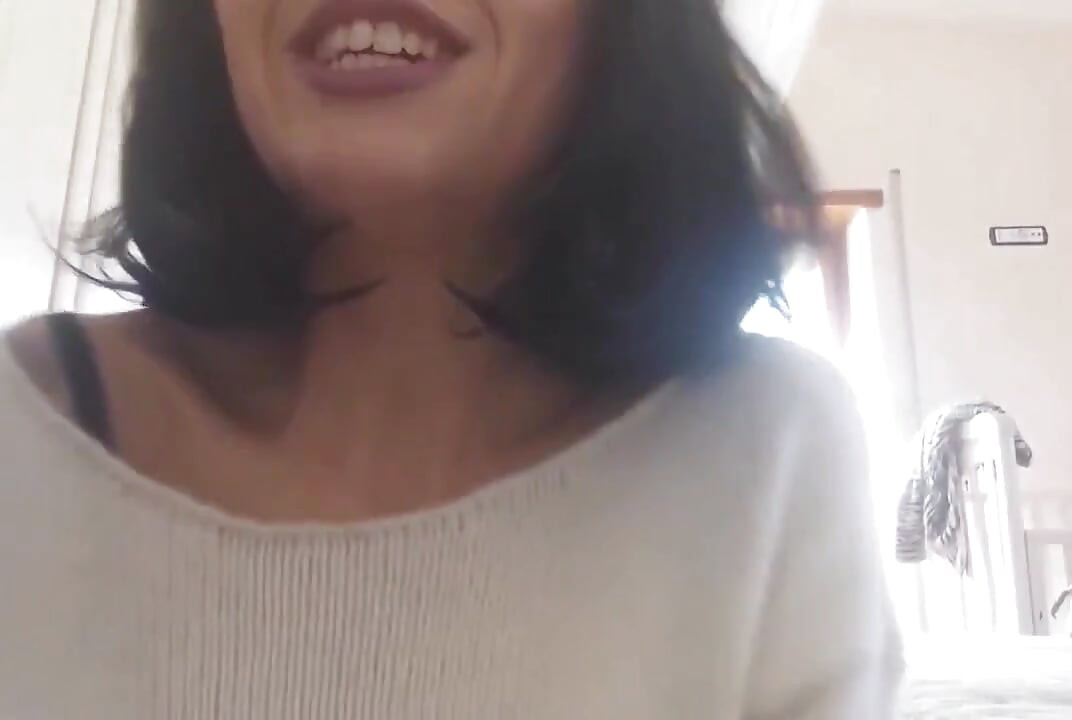 我和我的朋友Nicoletta Embassi發誓，給你看我的胸部，真的很粗俗。我們是兩個淘氣的朋友
