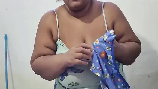 Aku akhirnya menyetubuhi putri tiriku, dia menyukainya dan muncrat.