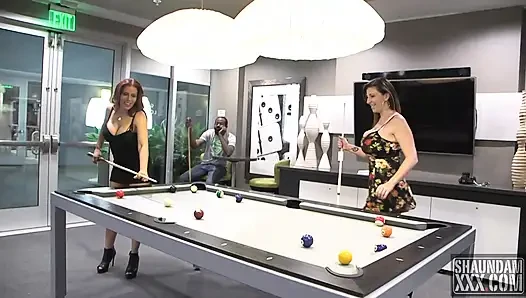 Игривые неприличные девушки