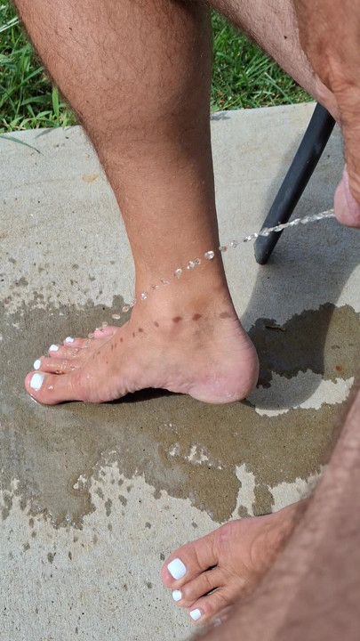 Peeing on my own painted toes