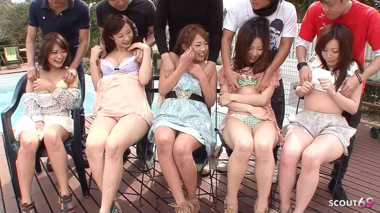 Necenzurovaná japonská plná JAV orgie skupinová zábava s náctiletými páry, které vyměňují její chlapce za Blowbang v zahradě