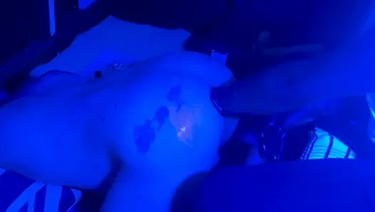 Kirli koyu yumruk sokma