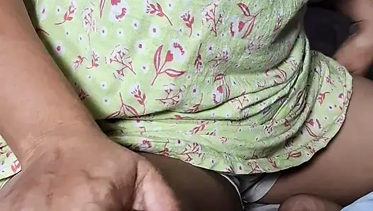 Bir arkadaşının karısıyla aldatıyor