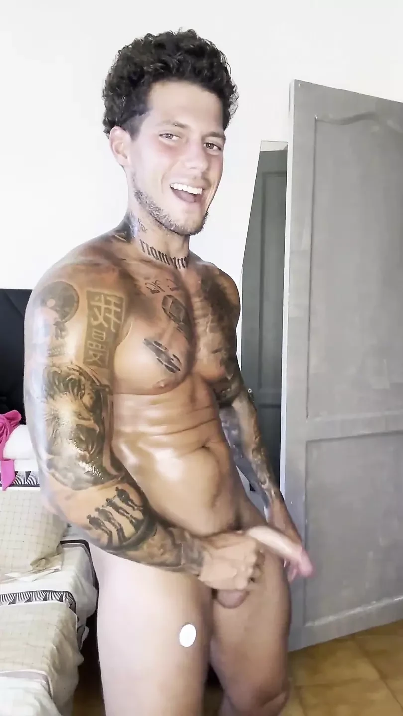 Big Cock Hunk Muscular!!