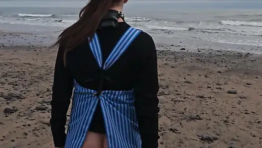 Sürrealist bir plajda götten ağza hakimiyet