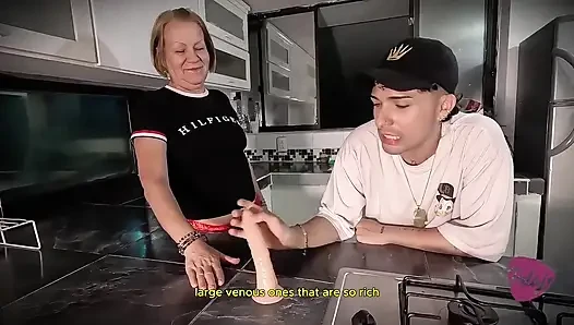 Моя подруга хочет заняться сексом, но мне нравится хуй, поэтому моя теща помогает мне.