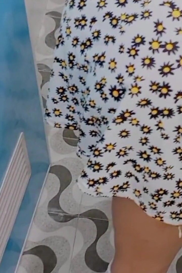 Inicialmente massageado, mas em vez disso convidado a foder até que ela ejaculação dentro