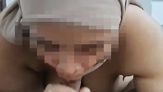 Mantan Pacar Berjilbab Nyepong Kontol Pertama Kali dan Kena Crot Di Mulut - Minokiiko