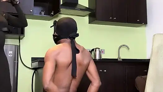 Nijeryalı Dominatrix Havi Tarafından CBT