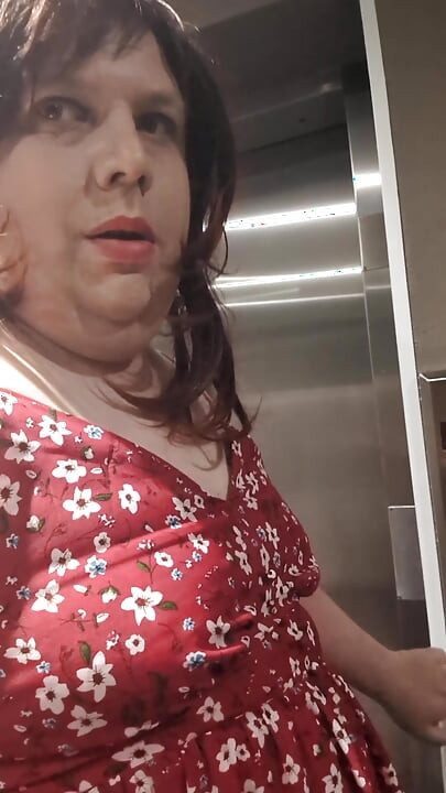 Caught walking her hotel and takes a huge cum load