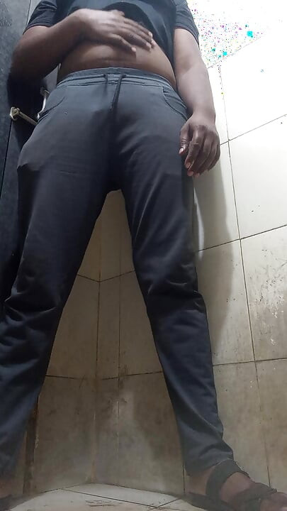 หนุ่ม desi อินเดียของกูดูดนมเมียและหัวนม