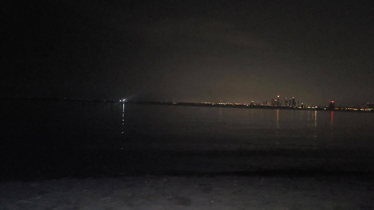exposed on nude beach and piss on myself