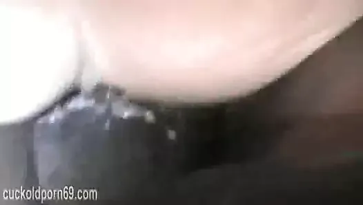 Une grosse bite noire baise une femme chinoise pendant que son mari filme