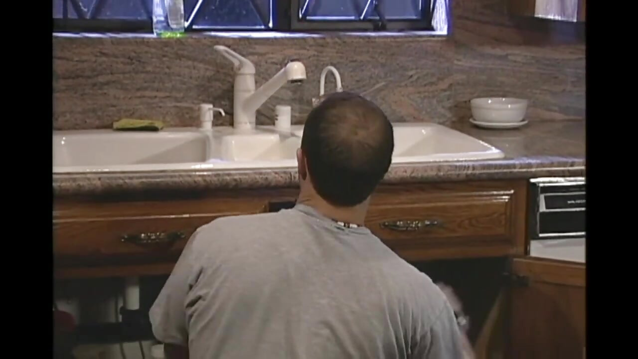 Diepe neukpartij van Aziatisch poesje van geile milf