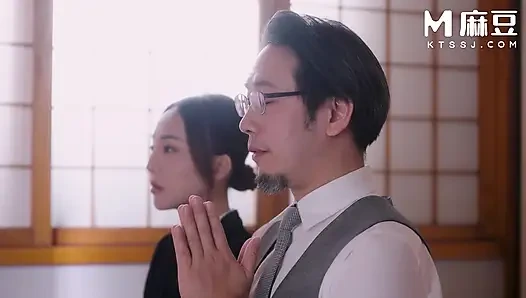 Modelmedia asia - yaşlı üvey erkek kardeş kocasını yarağıyla kaybeden dul kadını teselli etti