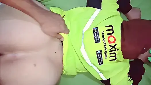 Ojol-Mädchen im Hijab erhält einen Extrabonus von castamer gofood-fulles Video bokep indonesia viral