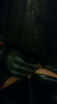 レザーのバイブロー