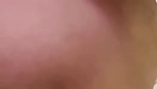 Seksi orta yaşlı seksi ev hanımı üvey oğluyla sikişiyor epik fışkırtarak titreyerek orgazm oluyor