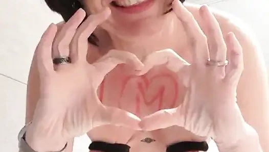 Julie lagi asik mainin listrik sampai orgasme