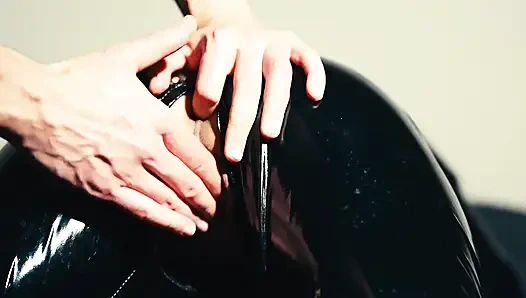 Он Дрочит Мою Киску Пальцем В Заднице