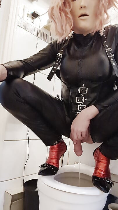 Sissy pissing