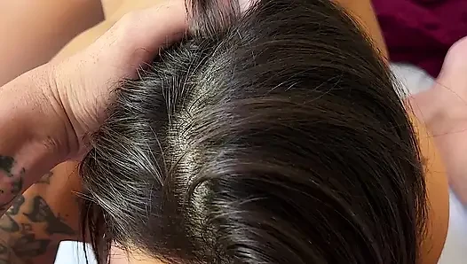 Vollbusige brünette gibt mir einen tollen blowjob.