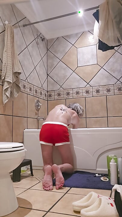 SexyFilomena cleans her bathroom