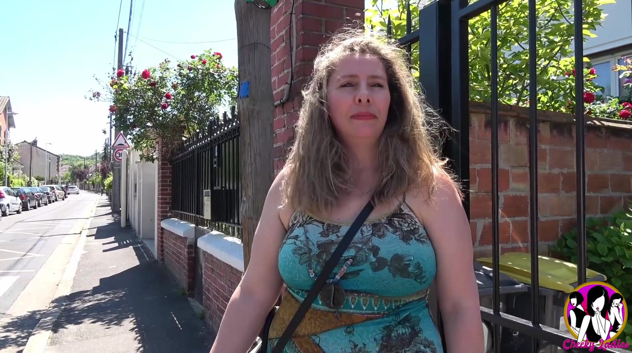 巨乳ぽっちゃり熟女がお尻でハードに犯される