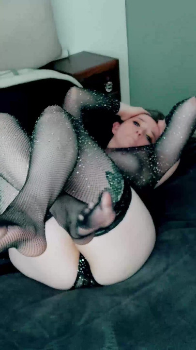 Djevojka pravi seksi ples za tebe