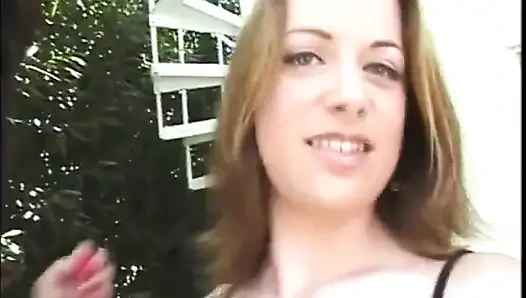 Teman-teman yang haus seks sama-sama muncrat banyak banget saat pemotretan bokep pertama