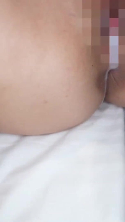 A former gravure idol, 34 years old, living in Tokyo, lets a man with a huge penis have sex with her and then cums… | Clip 3