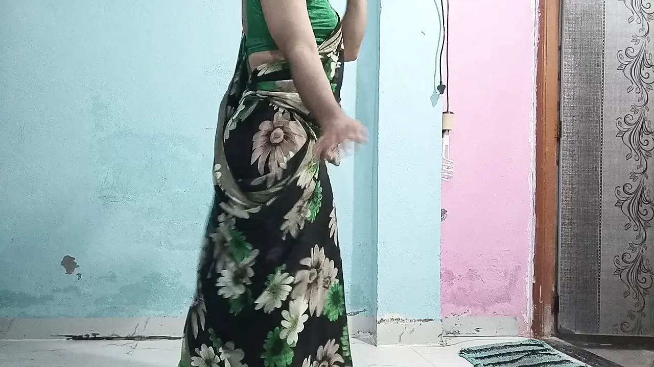 Doston meri wife ke kapde mujhe fit hone Lage Hain