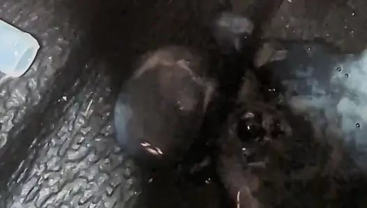 Plastik tüpe boşal ve tamamen damlamasına izin ver