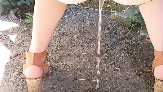 Finally Summer! Some New Outdoor Pee Is Coming