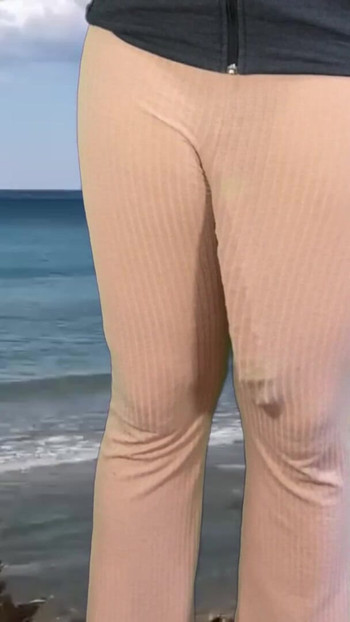 Snažan trenutak iz "Ogroman kurac shemale sperma na plaži"