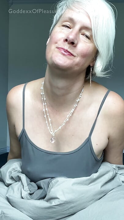 Vacation With StepMommy, She Showed Off Her Tits and Ass While Giving Me JOI To Help Me Rest