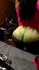 Bella donna fa twerking