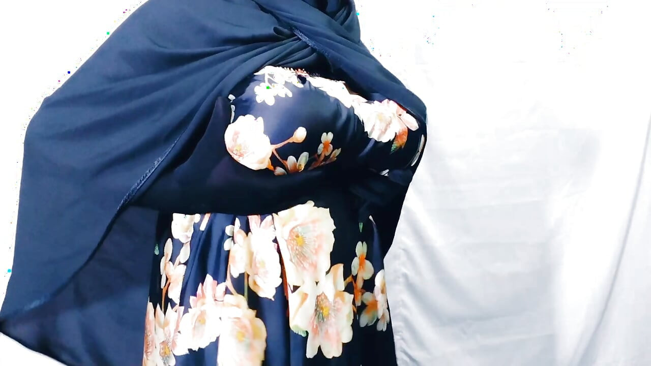 Muslimanska hidžab prekrasna kućanica jebe se sa susjedom - uz jasan hindi zvuk