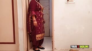 Pendżabski Bhabhi chce penisa Bihari w jej cipce, gdy sika w łazience