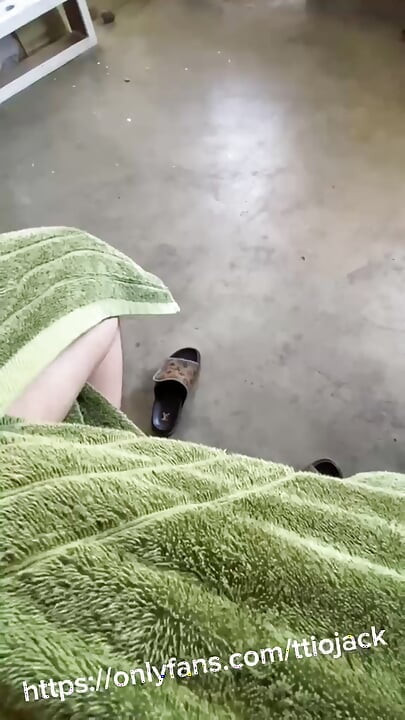 상사의 자지를 빨아서 후장 따먹어