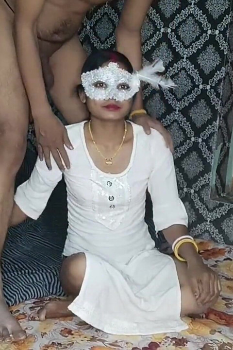Adik tiri besar saya marah, kami berkongsi katil bujang, audio hindi penuh