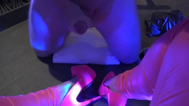 Cumming On Pink Heels