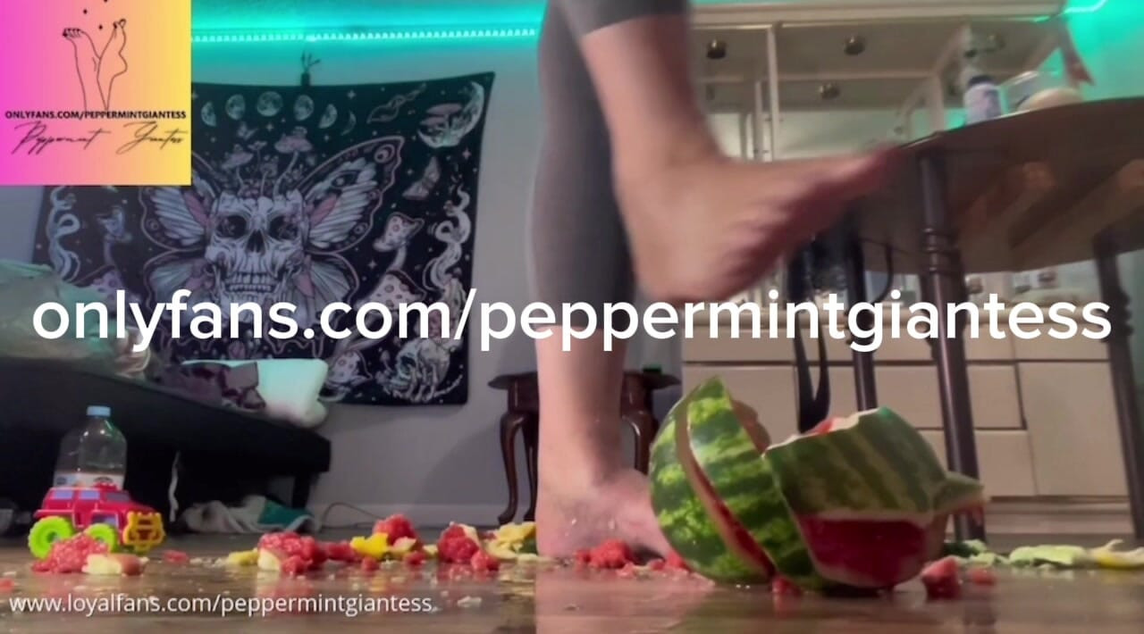 Size 16 Barefoot Fruit Crush Giantess Destruction