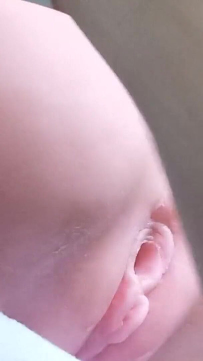 精液人形を挿入して、それが排出されるのを見た |クリップ1