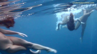 Erótica quente no mar com 3 meninas