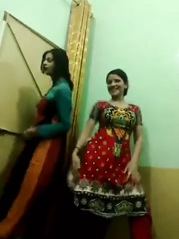 Pakistani Hot NOT aunties Enjoy Dance