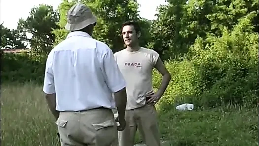 Inglese Slutty Hairy MILF Looking for Big Cocks to Get Fucked in the Park