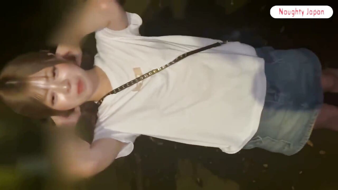 Increíblemente linda modelo Shibuya ama jugar de exhibición. Un facial conduce directamente a una preñada cruda